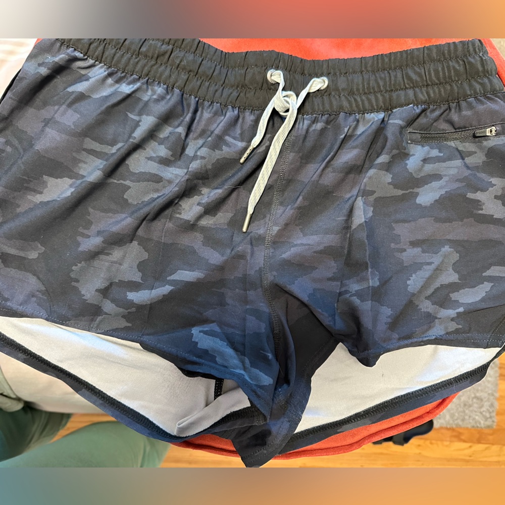 Vuori running shorts size L